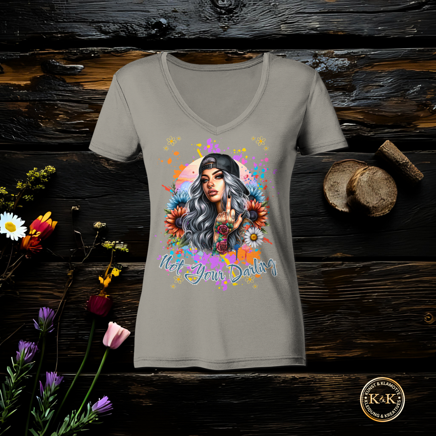 Ladies V-Neck Shirt – selbstbewusst, provokant & bunt, Streetwear mit Haltung