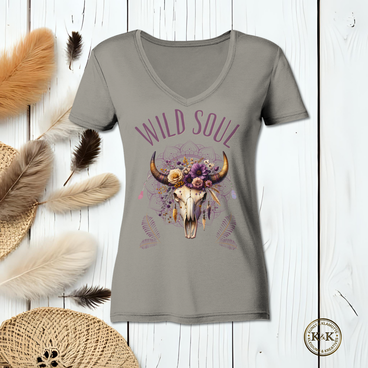 Boho Ladies V-Neck Shirt mit Wildsoul Spirit – Tribal & Festival Look, modernes Outfit für Freigeister