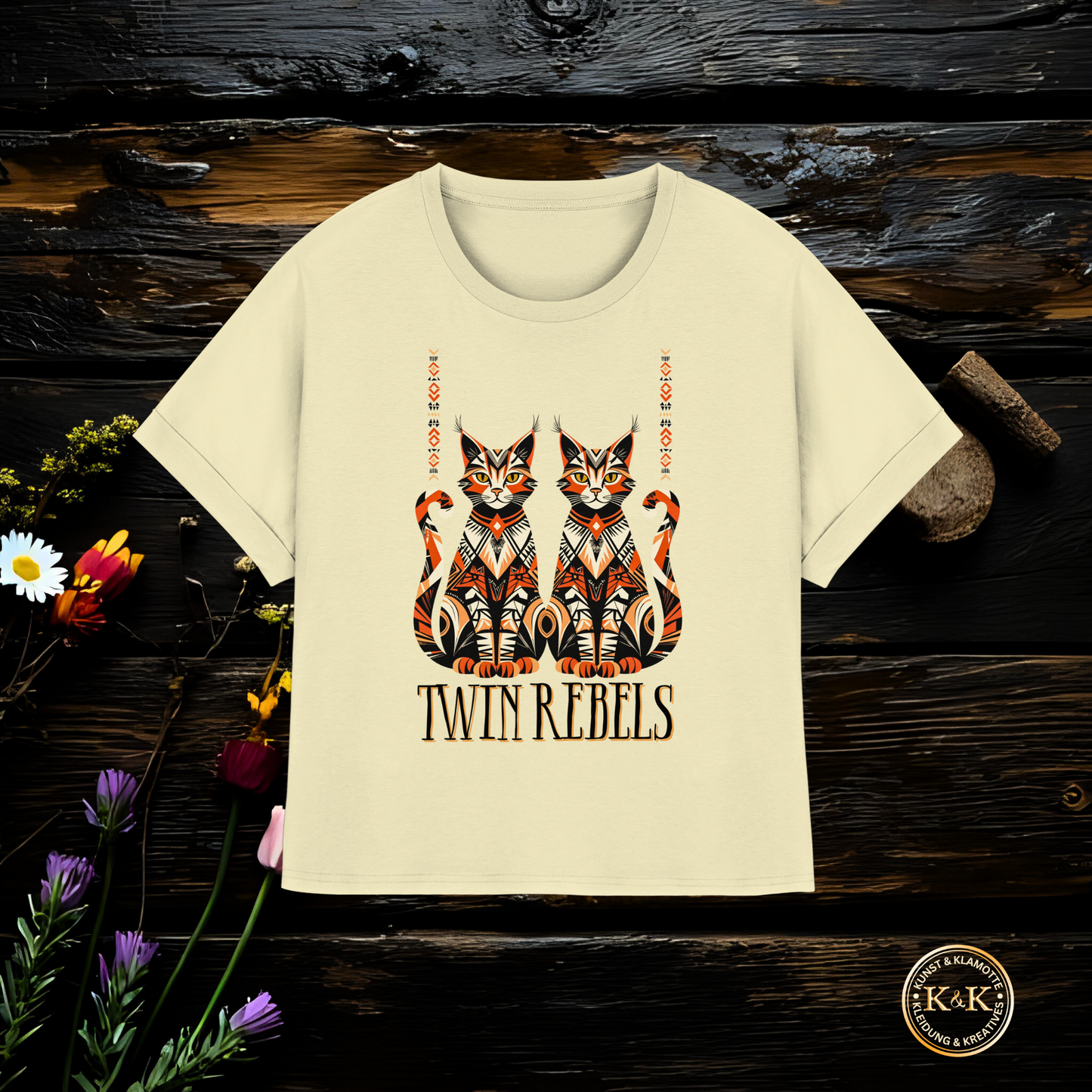 Boho Womens Organic Rolled Sleeves T-Shirt mit Tribal Design – rebellischer Ethno Look, modernes Statement Outfit