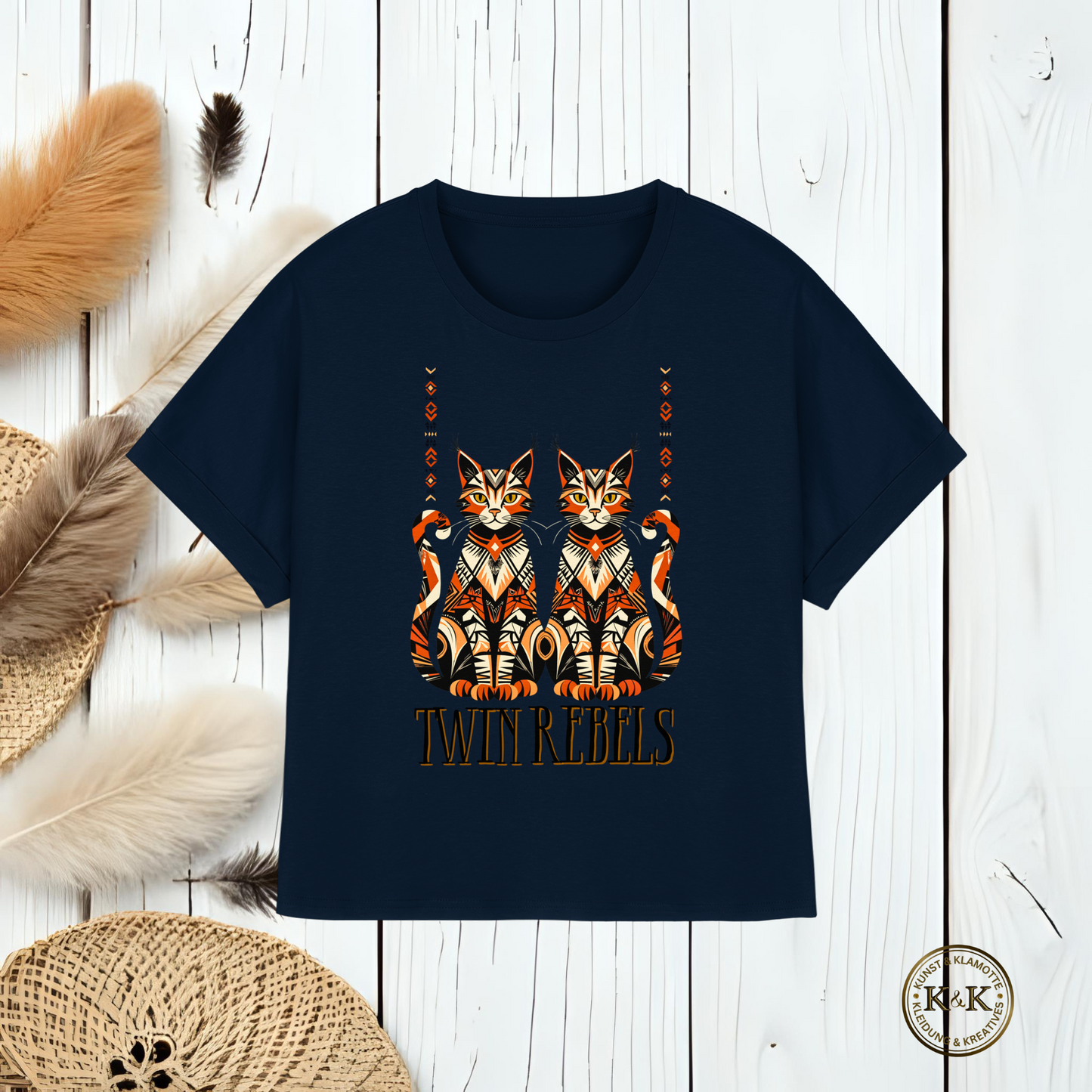 Boho Womens Organic Rolled Sleeves T-Shirt mit Tribal Design – rebellischer Ethno Look, modernes Statement Outfit