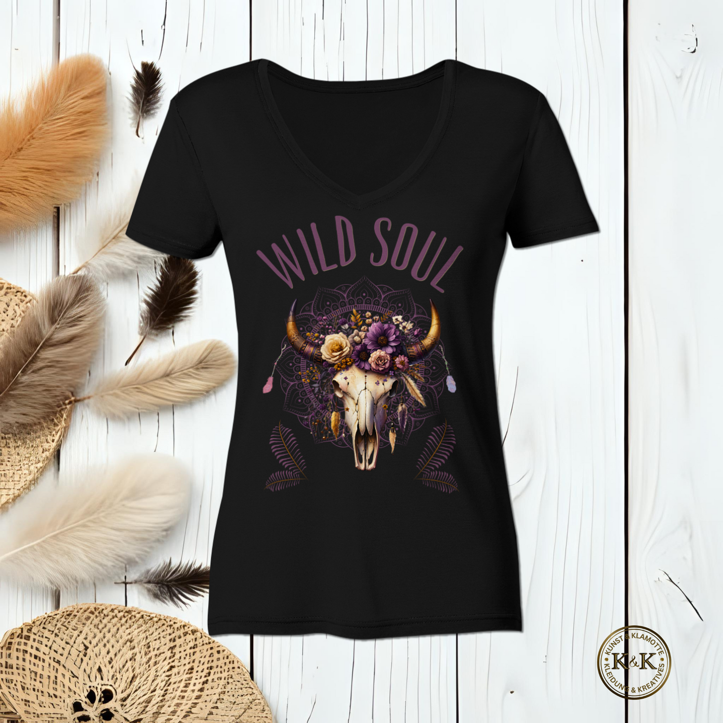 Boho Ladies V-Neck Shirt mit Wildsoul Spirit – Tribal & Festival Look, modernes Outfit für Freigeister