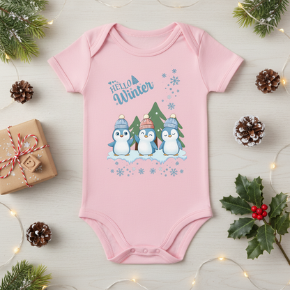 Hello Winter – Organic Baby Bodysuit mit Pinguinen