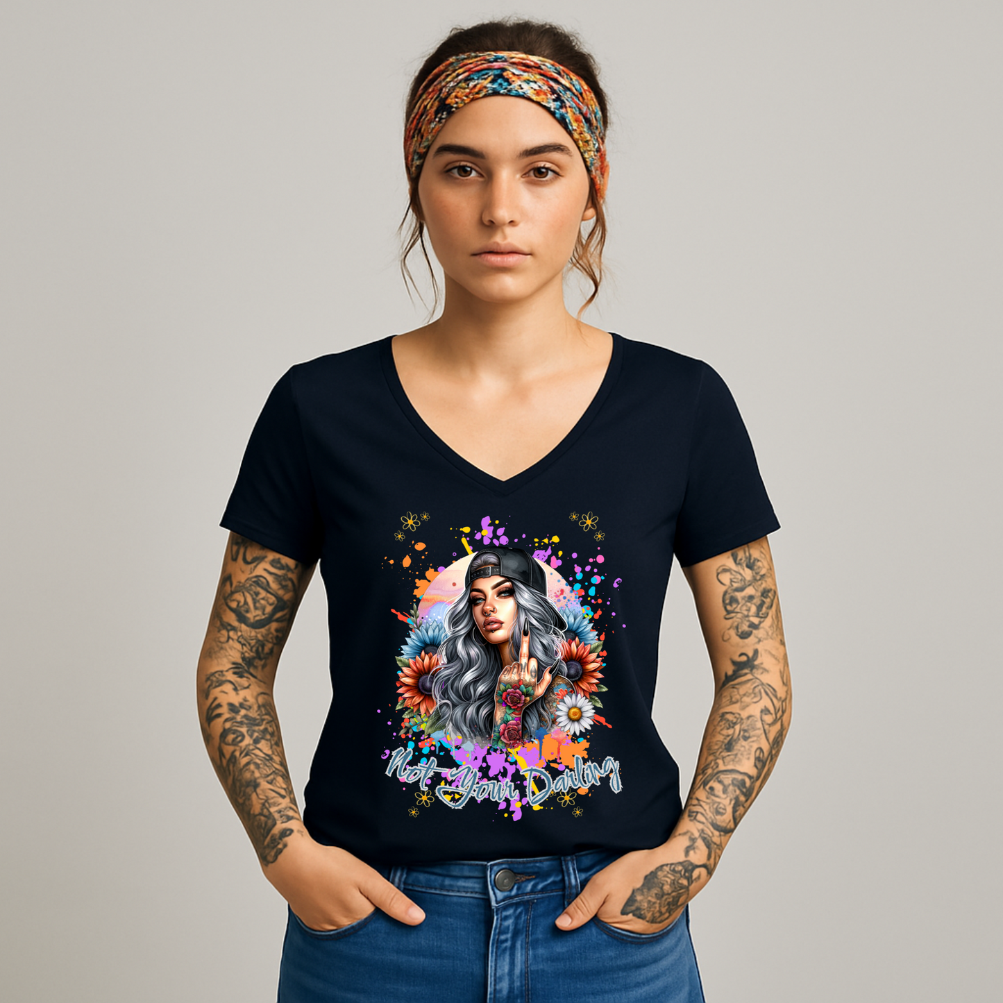 Ladies V-Neck Shirt – selbstbewusst, provokant & bunt, Streetwear mit Haltung