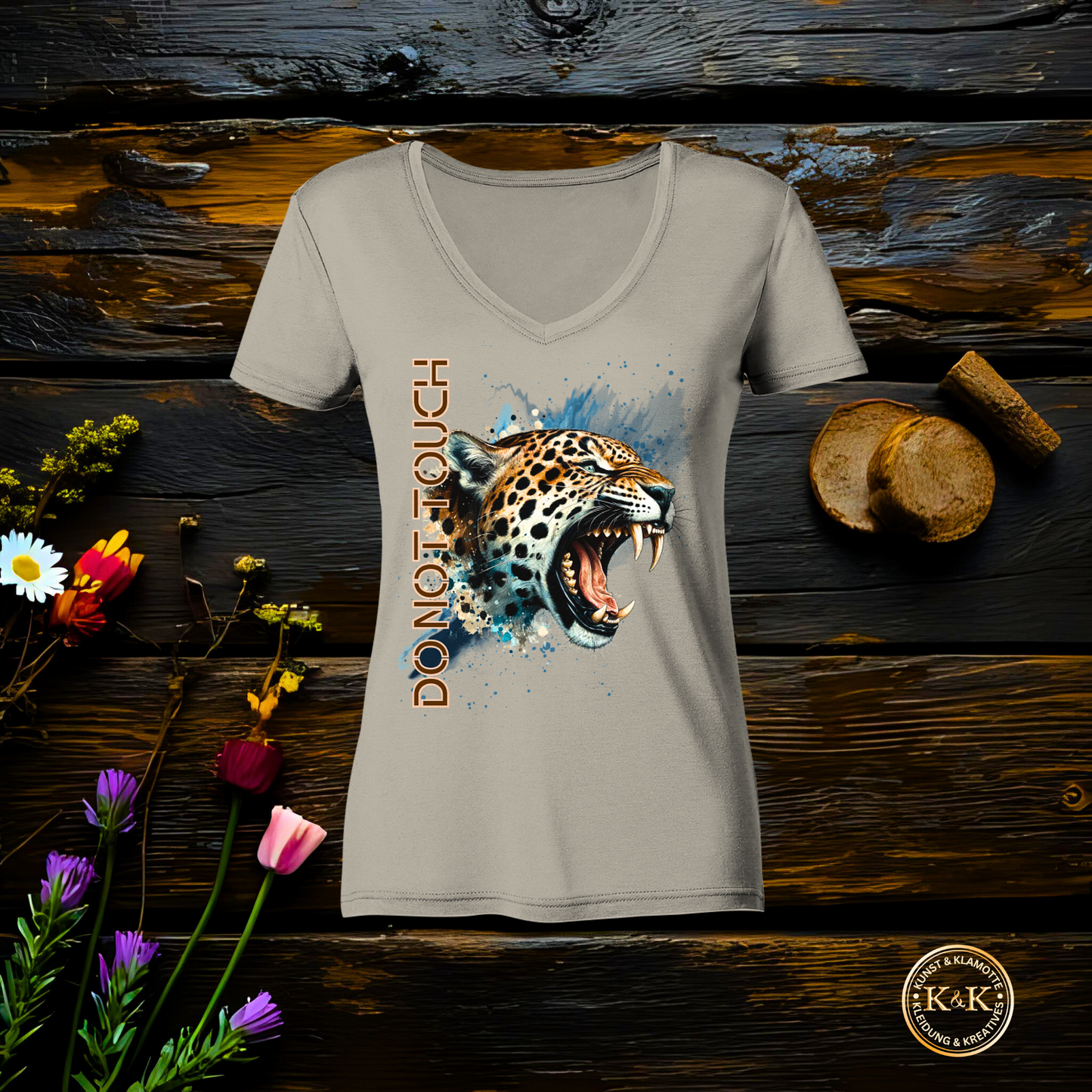 Tropical Leopard Ladies V-Neck Shirt I Jungle Animal Print für Streetwear I Urban Boho Fashion & Wildlife Style -