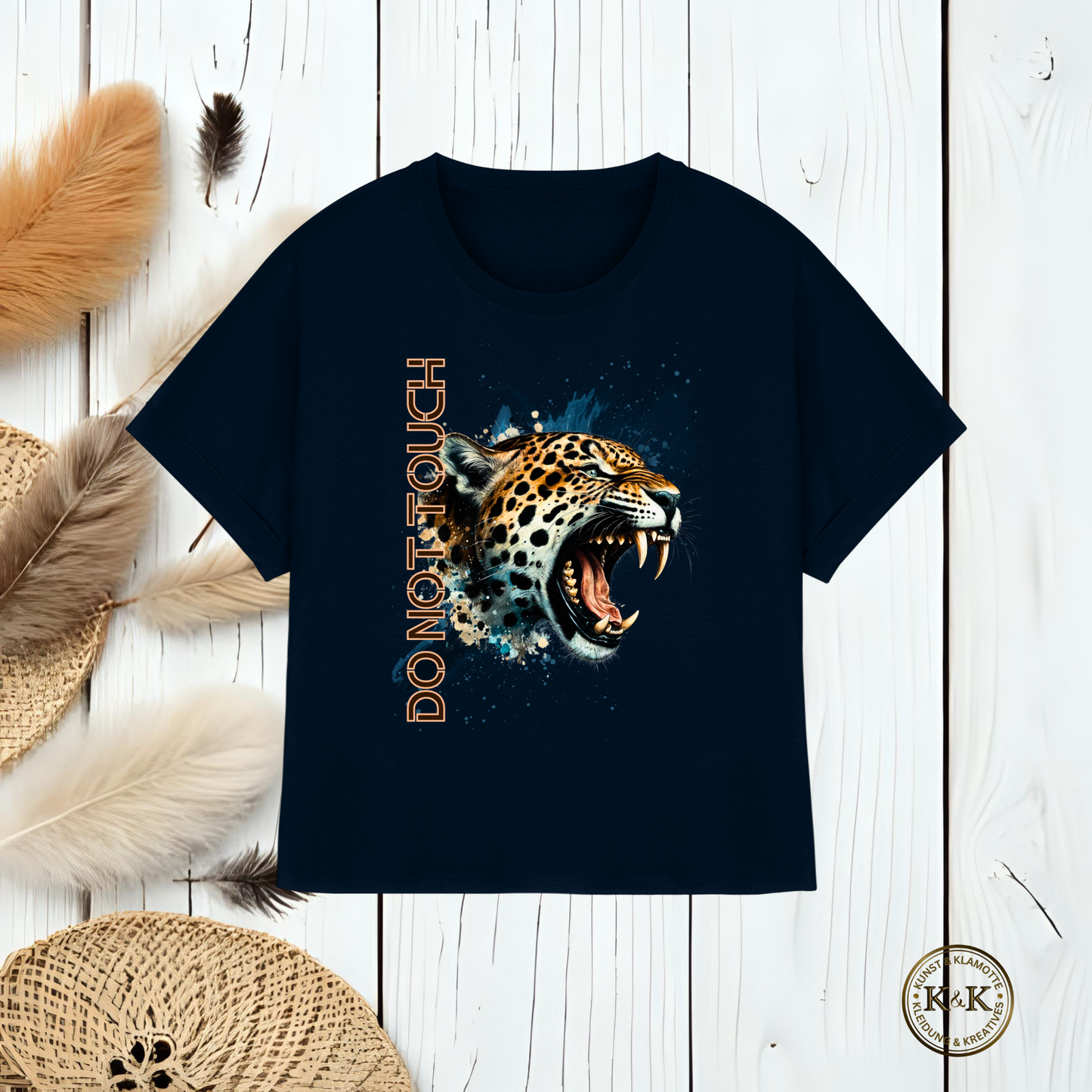 Tropical Leopard  Womens Organic Rolled Sleeves T-Shirt I Jungle Animal Print für Streetwear I Urban Boho Fashion & Wildlife Style