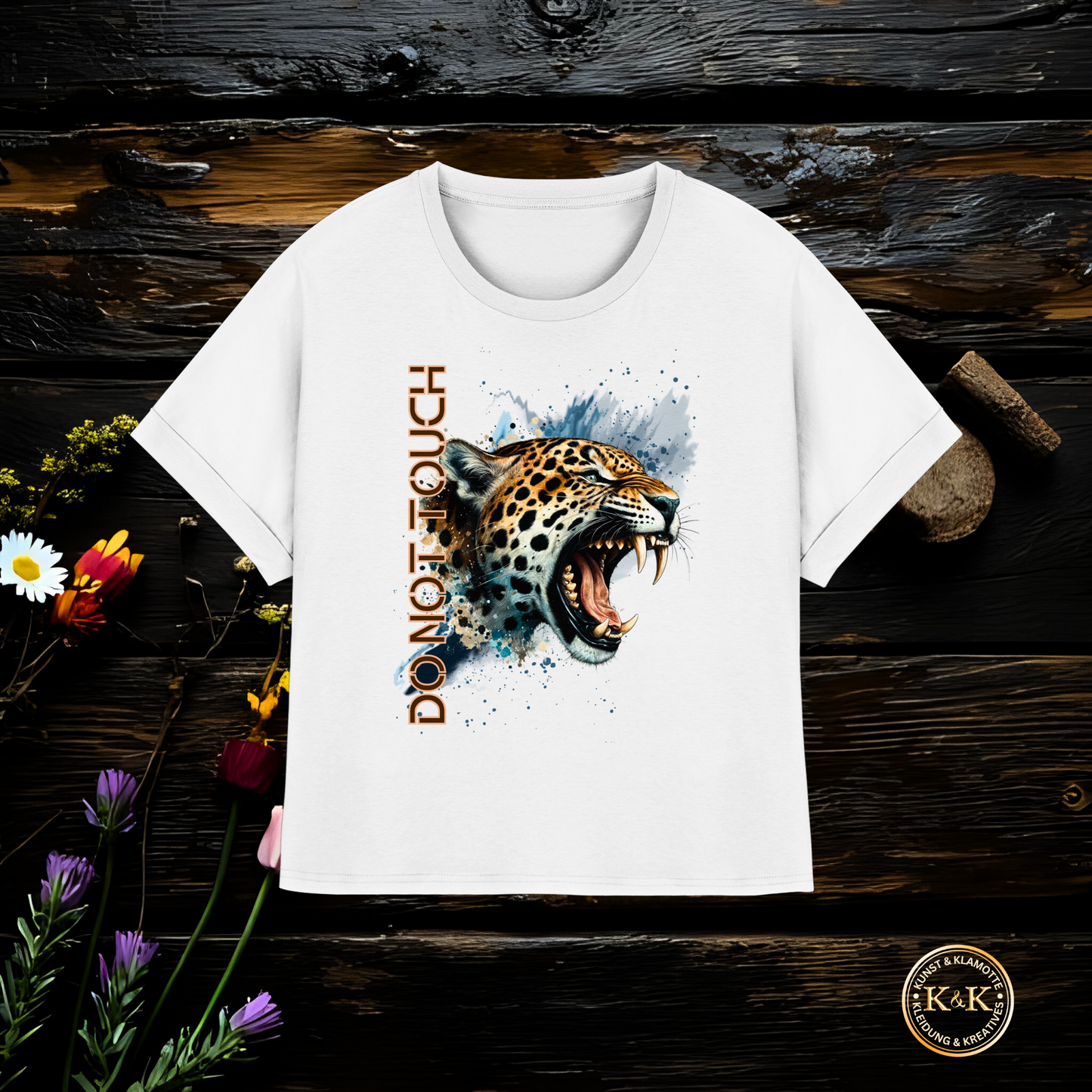 Tropical Leopard  Womens Organic Rolled Sleeves T-Shirt I Jungle Animal Print für Streetwear I Urban Boho Fashion & Wildlife Style