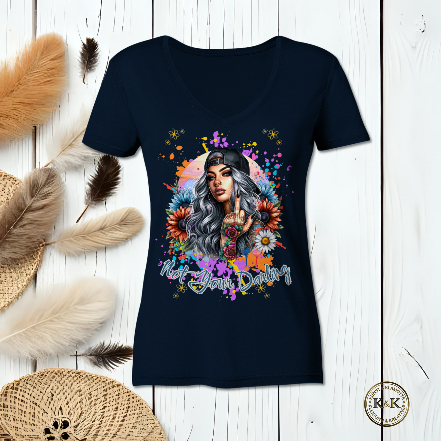 Ladies V-Neck Shirt – selbstbewusst, provokant & bunt, Streetwear mit Haltung