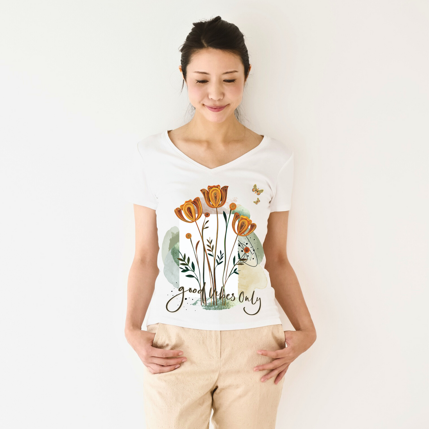 Ladies V-Neck Shirt mit Blumenmotiv - Boho Style Shirt für Alltag & Freizeit
