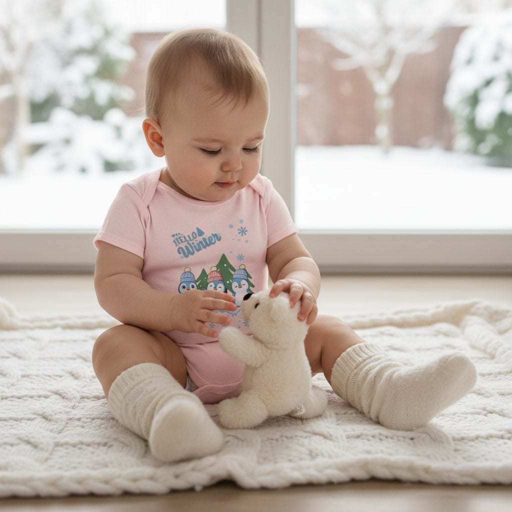Hello Winter – Organic Baby Bodysuit mit Pinguinen